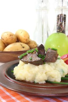 fried liver with mashed potatoes, apple and chives