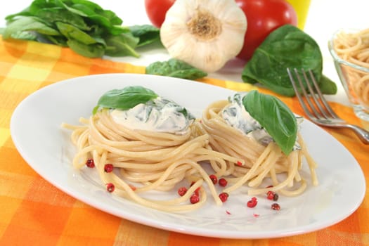 Noodle nests with cheese-spinach sauce and fresh basil