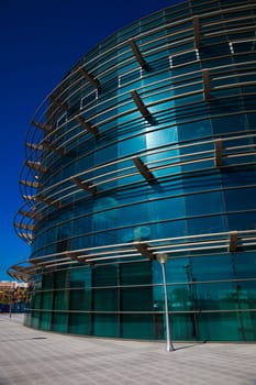 Office building on the basis of large windows and of modern style