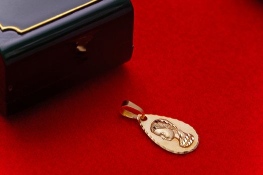 Precious gold pendant of the virgin girl, ideal to give  as a present for the young persons in the first communion