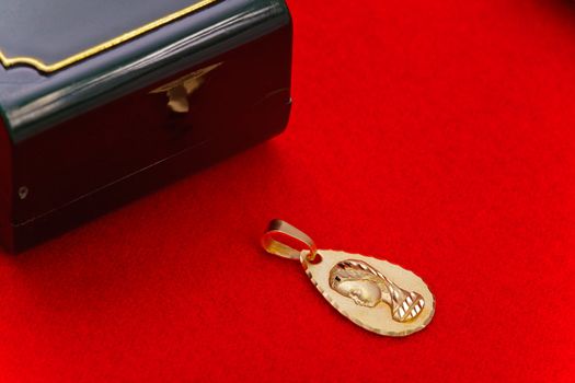 Precious gold pendant of the virgin girl, ideal to give  as a present for the young persons in the first communion