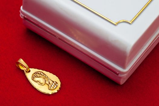 Precious gold pendant of the virgin girl, ideal to give  as a present for the young persons in the first communion