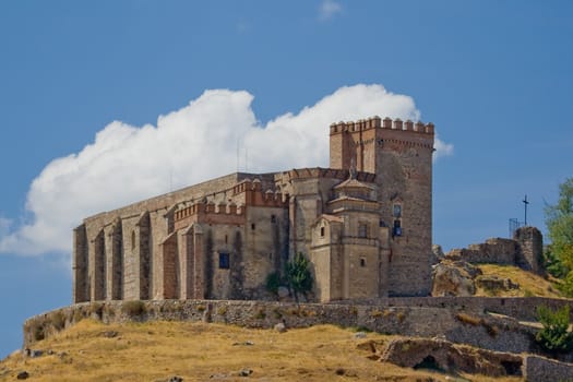 Castle that raise Aracena's city, placed in the mountain range of the same name.