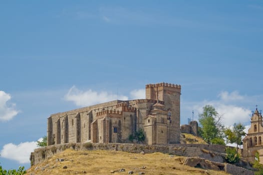 Castle that raise Aracena's city, placed in the mountain range of the same name.