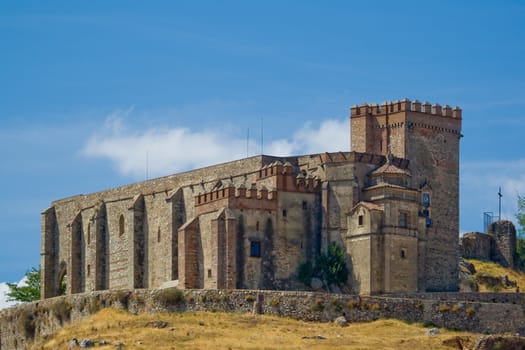 Castle that raise Aracena's city, placed in the mountain range of the same name.