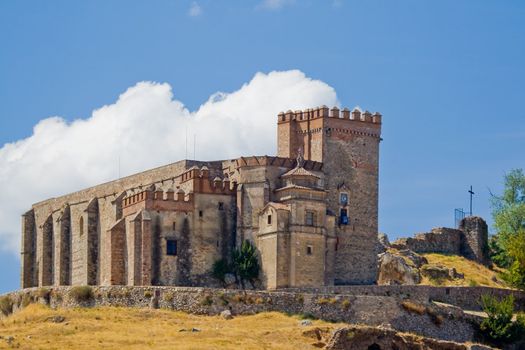 Castle that raise Aracena's city, placed in the mountain range of the same name.