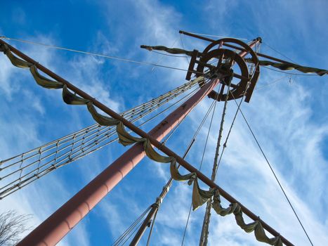 Mainmast of a Spanish galleon, with his scales and sails