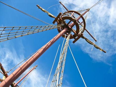 Mainmast of a Spanish galleon, with his scales and sails