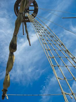 Mainmast of a Spanish galleon, with his scales and sails