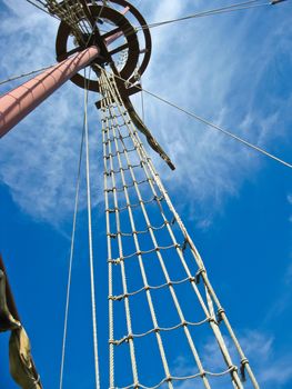 Mainmast of a Spanish galleon, with his scales and sails