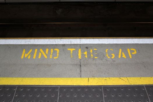 mind the gap notice at a tube station