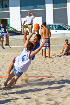 CADIZ, SPAIN - JULY 19: Unidentified players compete in a match between Valcarcel Recuperado and DecoHogar in the 19th league of beach handball of Cadiz on July 19, 2011 in Cadiz, Spain