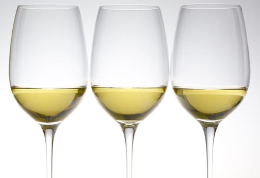 wineglasses with white wine