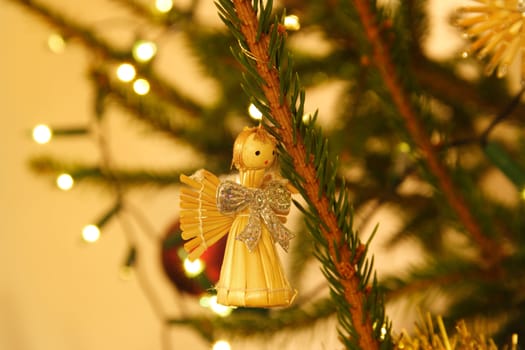 the straw dolly hung on Christmas tree