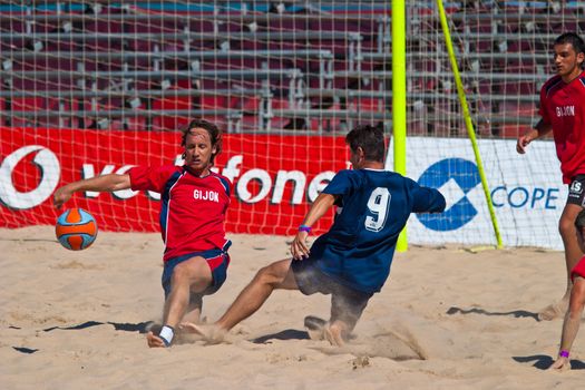 CADIZ, SPAIN -  JUL 30:  Unknown players of the team of Cadiz and Gijon playing the Spanish Championship of Beach Soccer on Jul 30, 2005 on the beach of La Victoria in Cadiz, Spain