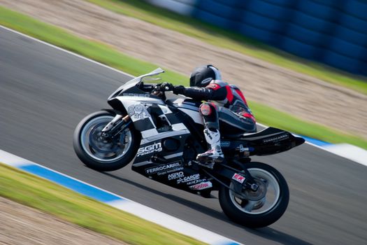 JEREZ DE LA FRONTERA, SPAIN - SEP 03: Pilot of motorcycling of Formula Extreme in the Spanish championship of velocity (CEV) on Sep 03, 2005, in racetrack of velocity of Jerez de la Frontera