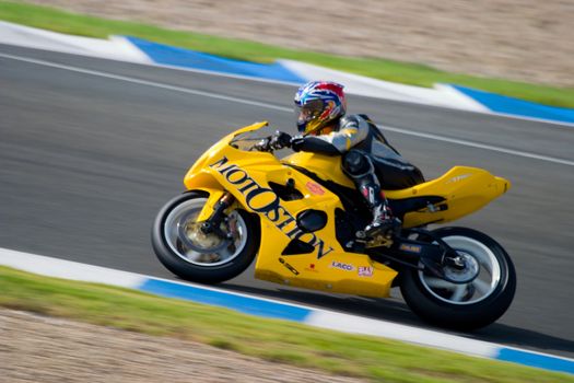 JEREZ DE LA FRONTERA, SPAIN - SEP 03: Pilot of motorcycling of Formula Extreme in the Spanish championship of velocity (CEV) on Sep 03, 2005, in racetrack of velocity of Jerez de la Frontera