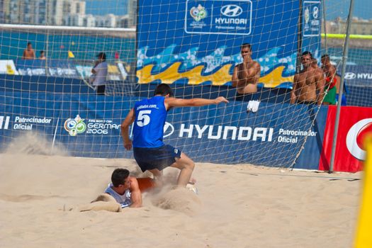 CADIZ, SPAIN -  JUL 22:  Unknown players of unknown team playing the Spanish Championship of Beach Soccer on Jul 22, 2006 on the beach of La Victoria in Cadiz, Spain