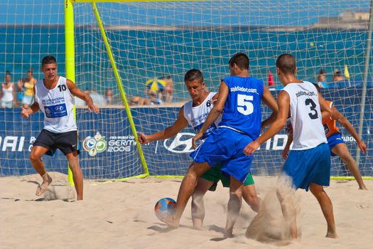 CADIZ, SPAIN -  JUL 22:  Unknown players of unknown team playing the Spanish Championship of Beach Soccer on Jul 22, 2006 on the beach of La Victoria in Cadiz, Spain