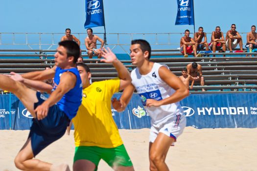 CADIZ, SPAIN -  JUL 22:  Unknown players of unknown team playing the Spanish Championship of Beach Soccer on Jul 22, 2006 on the beach of La Victoria in Cadiz, Spain