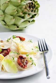 pasta with dried tomatoes and artichokes