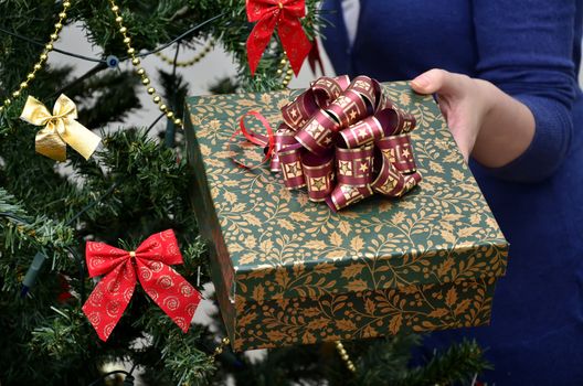 woman's hand holding a christmas present