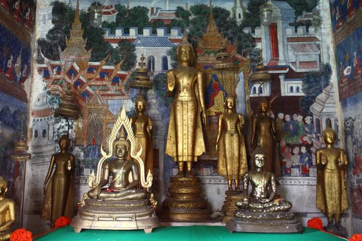 Golden Buddhas at Temple Uthaithani Province, Thailand 