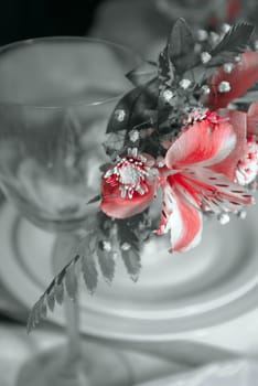 Wedding glasses decorated with bouquets of flowers