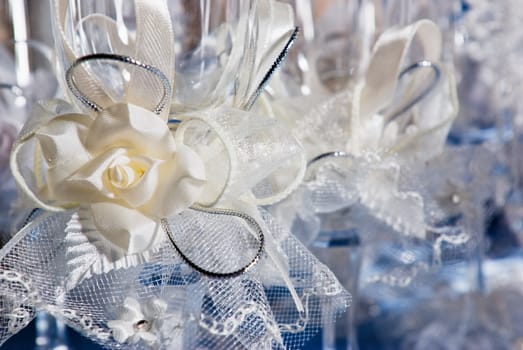 Elegant bow adorns the wedding glass