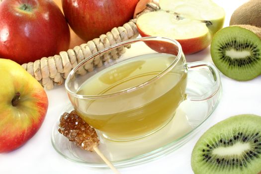 Kiwi apple tea with fresh apple and kiwi