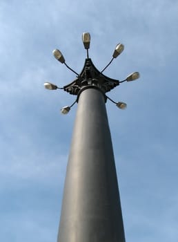 The lamppost column with eight lamps, view from below