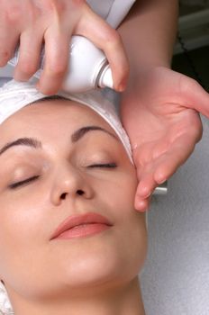 woman getting extra hydratation procedure before skin celaning at beauty salon