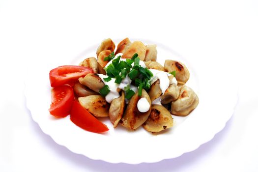 Foto of dumplings and tomato laying on plate