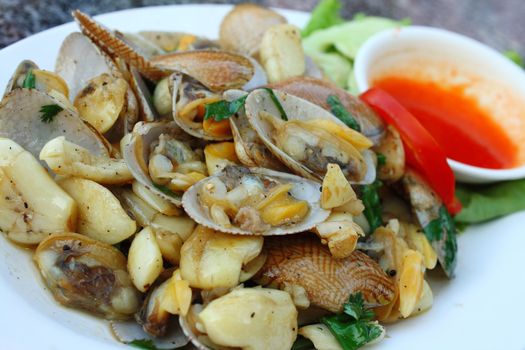 Fried clams with butter and garlic