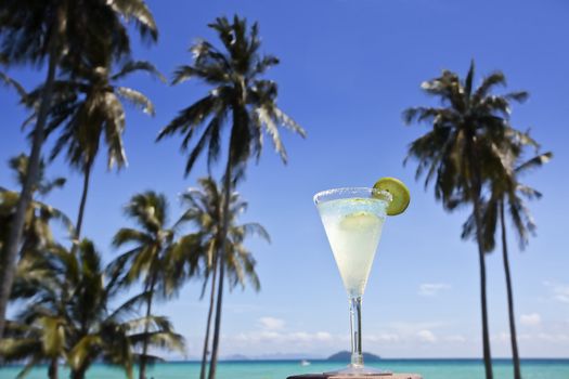 Margarita cocktail with a swimming pool in the background.