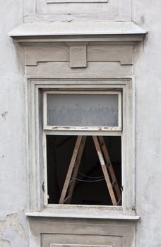 Building renovation - removal and installation of windows