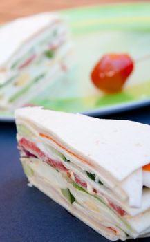 Sandwich of raw vegetables made with crepes