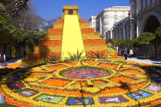 With this occasion the gardens are the theater of construction of monument out of oranges and lemons on a different topic each years.