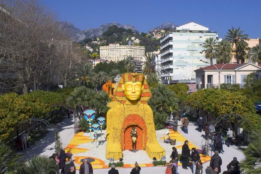 With this occasion the gardens are the theater of construction of monument out of oranges and lemons on a different topic each years.