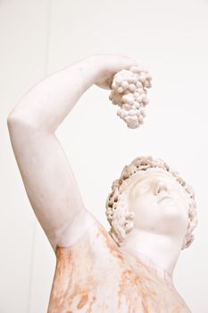 Statue with grapes, classical pose, original (more than 1600 years old)