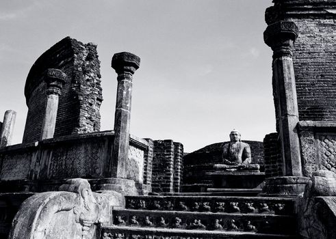 Watadage,polonnaruwa-Sri Lanka                      
12th century AD,in form and style it is unique to Sri Lanka.Here one could find art and architecture,sculpture and structure.