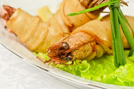 shrimps, with lettuce, green onion, lemon and black olive