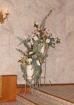 Wedding interior issued by flowers