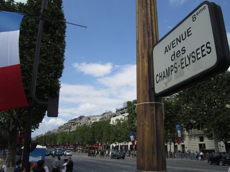 Start of the Champs Elysees street in Paris