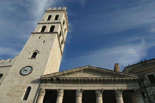 The Square of Comune (Piazza del Comune) is in the centre of Assisi.The tower of the Temple of Minerva