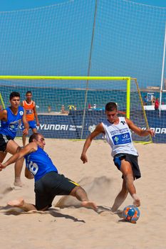 CADIZ, SPAIN -  JUL 22:  Unknown players of unknown team playing the Spanish Championship of Beach Soccer on Jul 22, 2006 on the beach of La Victoria in Cadiz, Spain