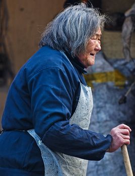 Shanghai China mars 2008 - old Chinese woman 