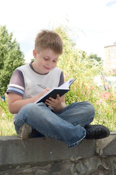The little boy writes to writing-books