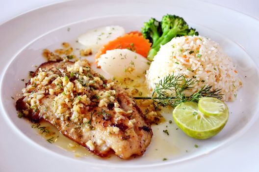 roasted fish served with fried rice 