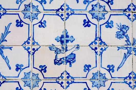 Backgrounds and textures: Intricate ceramic tile design.